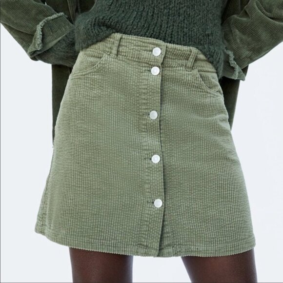Zara Z1975 Denim Sage Green Size Medium Corduroy Button Mini Skirt A-Line - Picture 1 of 5
